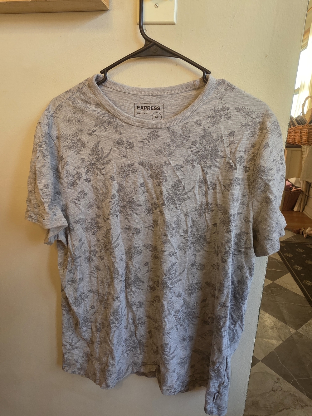 Express Men’s Light Gray Floral Crewneck Tee